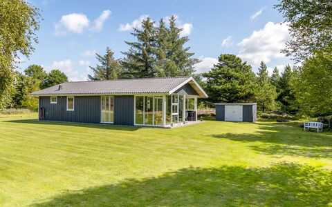Fiallar - 3.2Km from the Sea: Gras, Dak, Huis, Huis, Verblijf, Land Lot, Groundcover, Boerderij, Gazon, Tuin