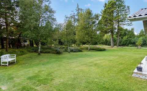 Fiallar - 3.2Km from the Sea: Boom, Gras, Tuin, Struik, Gazon, Land Lot, Groundcover, De Lente