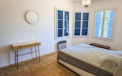 Villa G: Verdieping, Flooring, Interieur Ontwerp, Hout, Plafond, Meubilair, Slaapkamer, Bed, Verlichting, Kamer