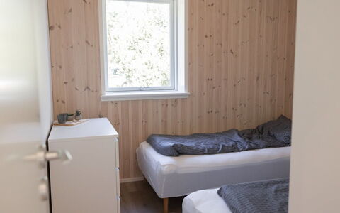 Nico - 600M from the Sea: Hout, Flooring, Verdieping, Interieur Ontwerp, Slaapkamer, Kamer, Huis, Beits, Plafond, Bed