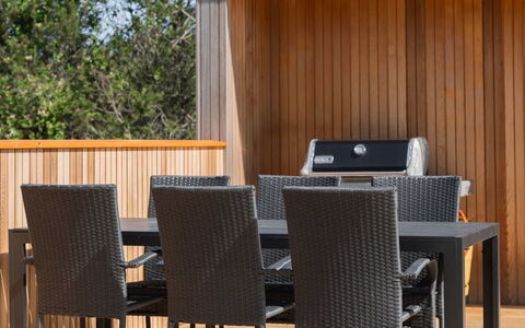 Nico - 600M from the Sea: Meubilair, Hout, Buitenmeubels, Tafel, Flooring, Buitentafel, Hardwood, Beits, Verdieping, Stoel