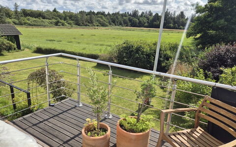 Cillvur - 8Km from the Sea: Meubilair, Interieur Ontwerp, Flooring, Verdieping, Plafond, Kamer, Stoel, Tafel, Appartement, Keuken En Eettafel