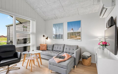 Antonelle - from the Sea: Meubilair, Interieur Ontwerp, Flooring, Verdieping, Plafond, Kamer, Stoel, Tafel, Appartement, Keuken En Eettafel