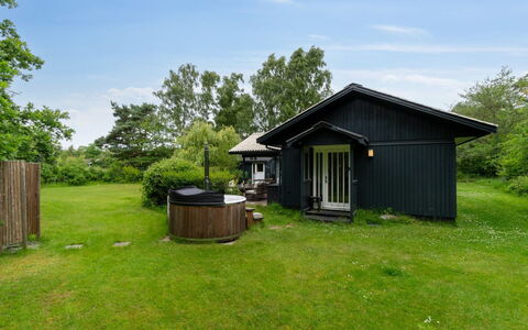 Sybilla - 600M from the Sea: Hout, Dak, Architectuur, Huis, Huis, Verblijf, Siding, Hardwood, Helling, Landgoed