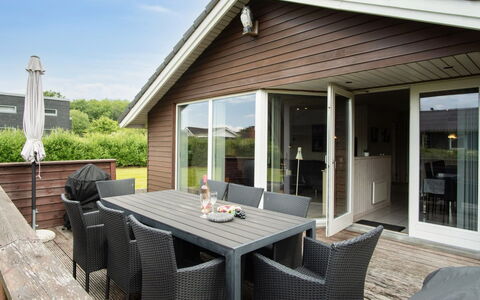 Telli - 350M from the Sea: Huis, Huis, Deur, Dak, Verblijf, Landgoed, Tuin, Schaduw, Siding, Werf