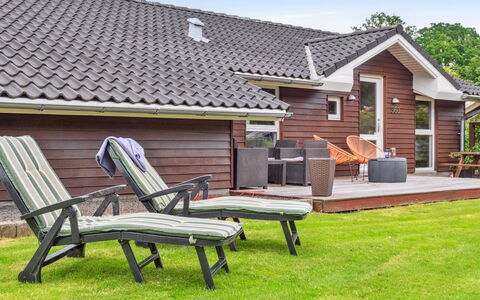 Telli - 350M from the Sea: Huis, Huis, Deur, Dak, Verblijf, Landgoed, Tuin, Schaduw, Siding, Werf