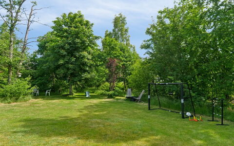 Lovisa - 7Km from the Sea: Blauw, Zwembad, Meubilair, Buitenmeubels, Toevlucht, Stoel, Schaduw, Eco Hotel, Bloempot