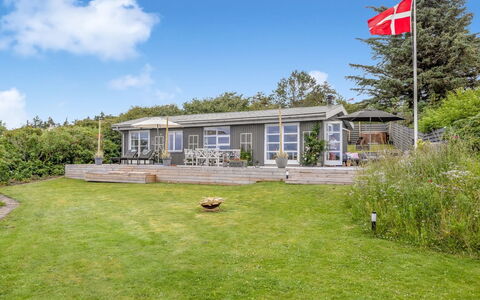 Alessandra - 80M to the Fjord: Blauw, Struik, Verblijf, Groundcover, Tuin, Landgoed, Schaduw, Landscaping, Boerderij, Eco Hotel
