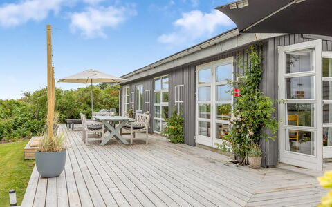 Alessandra - 80M to the Fjord: Blauw, Struik, Verblijf, Groundcover, Tuin, Landgoed, Schaduw, Landscaping, Boerderij, Eco Hotel