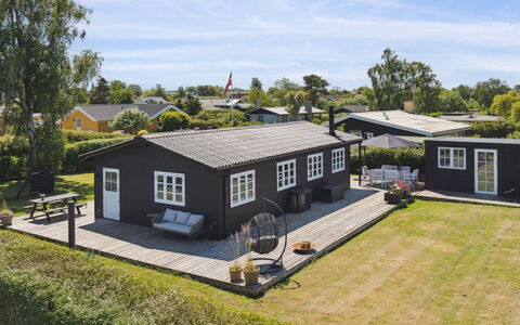 Kim - 250M from the Sea: Huis, Huis, Dak, Verblijf, Landgoed, Tuin, Werf, Gazon, Landscaping, Backyard