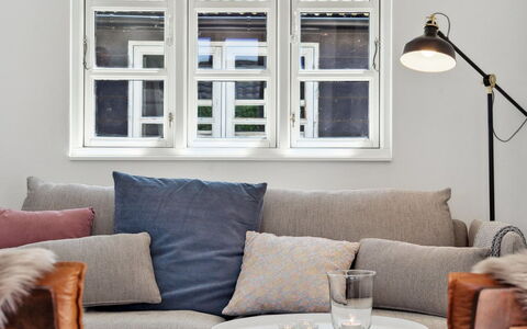 Kim - 250M from the Sea: Meubilair, Interieur Ontwerp, Bankstel, Hout, Woonkamer, Huis, Flooring, Kussen, Kussen Gooien, Verdieping