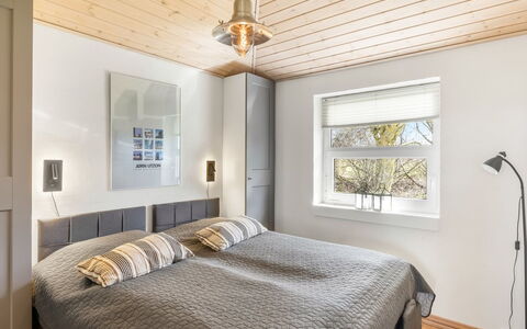 Ljuba - 1.3Km from the Sea: Bed, Interieur Ontwerp, Slaapkamer, Meubilair, Flooring, Hout, Plafond, Verdieping, Bedding, Laken