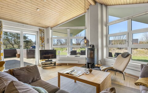 Ljuba - 1.3Km from the Sea: Interieur Ontwerp, Flooring, Hout, Plafond, Bankstel, Verdieping, Woonkamer, Meubilair, Houten Vloer, Kamer