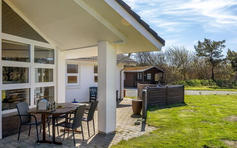 Ljuba - 1.3Km from the Sea: Huis, Deur, Verblijf, Schaduw, Landgoed, Veranda, Outdoor Structuur, Siding, Garden Gebouwen, Boerderij