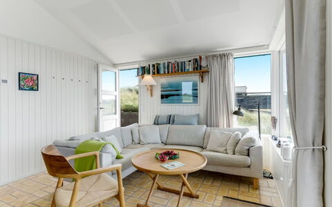 Zina - 50M from the Sea: Meubilair, Interieur Ontwerp, Bankstel, Hout, Verdieping, Flooring, Woonkamer, Plafond, Huis, Tafel