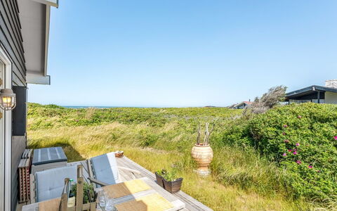 Zina - 50M from the Sea: Huis, Land Lot, Veranda, Verblijf, Landgoed, Balkon, Eco Hotel, Villa, Werf, Buitenmeubels