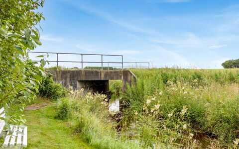 Saran - 30Km from the Sea: Blauw, Struik, Verblijf, Groundcover, Tuin, Landgoed, Schaduw, Landscaping, Boerderij, Eco Hotel