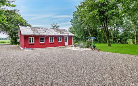 Saran - 30Km from the Sea: Blauw, Struik, Verblijf, Groundcover, Tuin, Landgoed, Schaduw, Landscaping, Boerderij, Eco Hotel