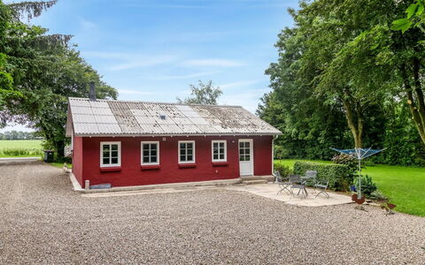 Saran - 30Km from the Sea: Blauw, Struik, Verblijf, Groundcover, Tuin, Landgoed, Schaduw, Landscaping, Boerderij, Eco Hotel