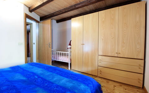 Baita a Pieve Tesino Mountain And Lake: Meubilair, Eigendom, Gebouw, Comfort, Hout, Venster, Interieur Ontwerp, Verdieping, Huis, Flooring