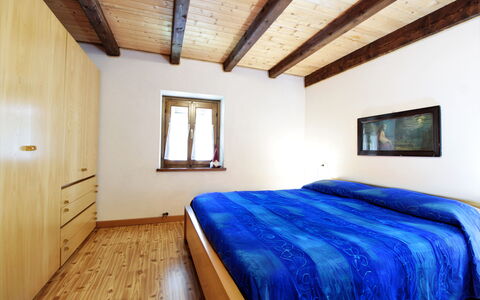 Baita a Pieve Tesino Mountain And Lake: Meubilair, Venster, Gebouw, Comfort, Hout, Bed, Huis, Interieur Ontwerp, Verdieping