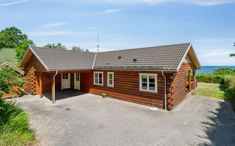 Lisbeth - 130M from the Sea: Hout, Dak, Architectuur, Huis, Huis, Verblijf, Siding, Hardwood, Helling, Landgoed