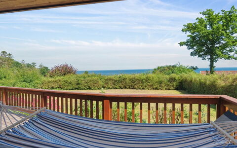 Lisbeth - 130M from the Sea: Hout, Dak, Architectuur, Huis, Huis, Verblijf, Siding, Hardwood, Helling, Landgoed