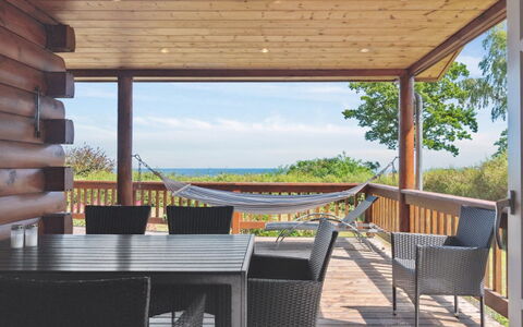 Lisbeth - 130M from the Sea: Hout, Dak, Architectuur, Huis, Huis, Verblijf, Siding, Hardwood, Helling, Landgoed
