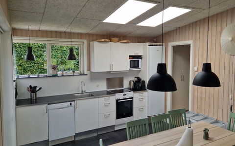 Gloria - 500M from the Sea: Flooring, Keuken, Interieur Ontwerp, Lichte Inrichting, Meubilair, Hout, Plafond, Countertop, Toestel Van De Keuken, Verdieping