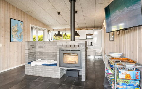 Gloria - 500M from the Sea: Hout, Flooring, Interieur Ontwerp, Plafond, Verdieping, Meubilair, Kamer, Woonkamer, Hardwood, Haard