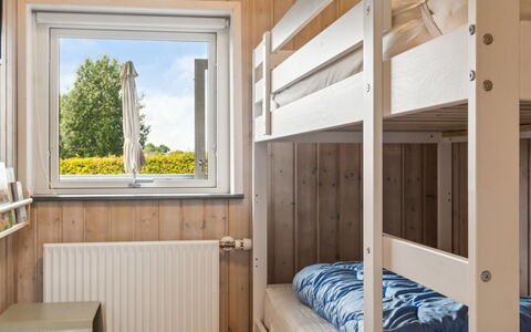 Gloria - 500M from the Sea: Hout, Stapelbed, Slaapkamer, Bed, Slaapzaal, Hardwood, Beits, Bed Frame, Herberg, Plank