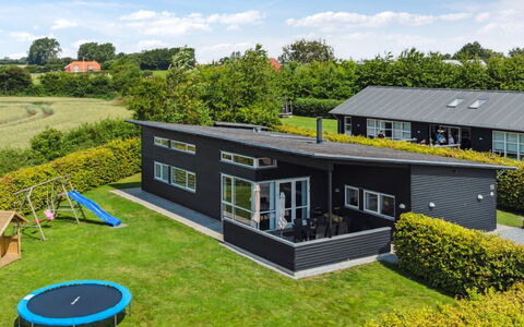 Gloria - 500M from the Sea: Meubilair, Interieur Ontwerp, Flooring, Verdieping, Plafond, Kamer, Stoel, Tafel, Appartement, Keuken En Eettafel