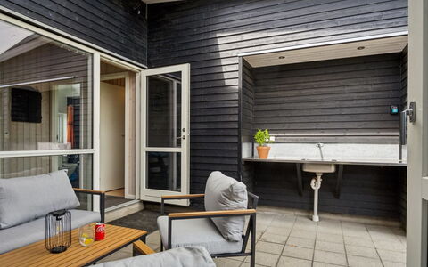 Gloria - 500M from the Sea: Meubilair, Interieur Ontwerp, Flooring, Verdieping, Plafond, Kamer, Stoel, Tafel, Appartement, Keuken En Eettafel
