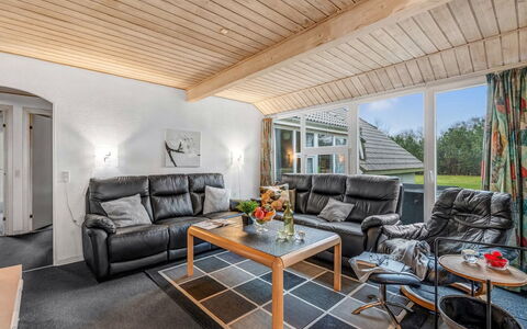 Hera: Meubilair, Interieur Ontwerp, Plafond, Hout, Flooring, Bankstel, Verdieping, Woonkamer, Stoel, Kamer