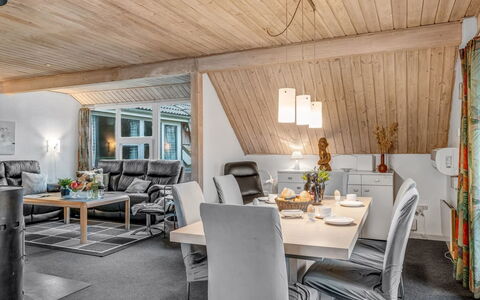 Hera: Meubilair, Hout, Plafond, Interieur Ontwerp, Kamer, Huis, Bankstel, Tafel, Keuken En Eettafel, Woonkamer