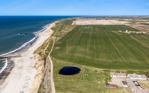 Vili - 100M from the Sea: Huis, Dak, Huis, Verblijf, Landgoed, Deur, Veranda, Siding, Boerderij, Schaduw