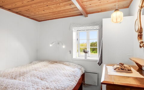 Vili - 100M from the Sea: Muur, Hout, Slaapkamer, Bed, Plafond, Interieur Ontwerp, Verdieping, Meubilair, Huis, Huis
