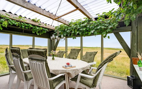 Vili - 100M from the Sea: Land Lot, Schaduw, Buitenmeubels, Buitentafel, Stoel, Eco Hotel, Tuin, Outdoor Structuur, Werf, Boerderij