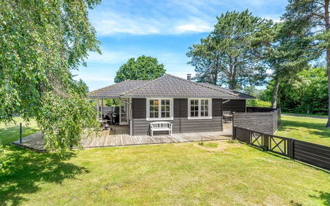 Felicia - 350M from the Sea: Hout, Huis, Veranda, Dek, Hardwood, Dak, Beits, Houten Vloer, Eco Hotel