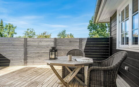 Felicia - 350M from the Sea: Hout, Huis, Veranda, Dek, Hardwood, Dak, Beits, Houten Vloer, Eco Hotel