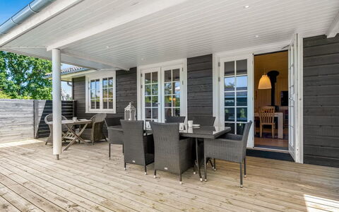 Felicia - 350M from the Sea: Hout, Huis, Veranda, Dek, Hardwood, Dak, Beits, Houten Vloer, Eco Hotel