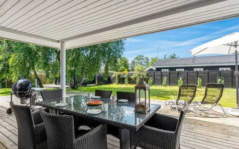 Felicia - 350M from the Sea: Hout, Huis, Veranda, Dek, Hardwood, Dak, Beits, Houten Vloer, Eco Hotel