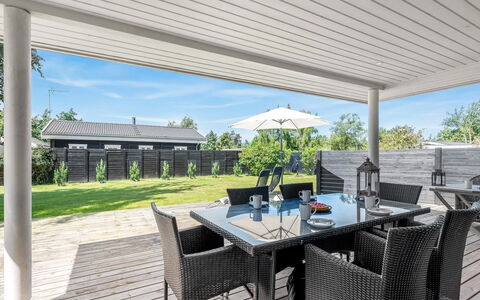 Felicia - 350M from the Sea: Hout, Huis, Veranda, Dek, Hardwood, Dak, Beits, Houten Vloer, Eco Hotel