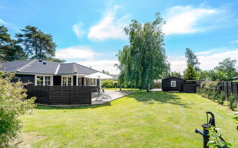 Felicia - 350M from the Sea: Hout, Huis, Veranda, Dek, Hardwood, Dak, Beits, Houten Vloer, Eco Hotel