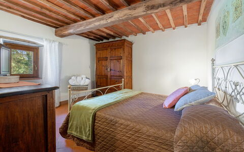 Chiara House In Galenda, Chianti, Pool And Nature: Meubilair, Gebouw, Comfort, Hout, Interieur Ontwerp, Cabinetry, Bed, Verdieping, Huis, Flooring