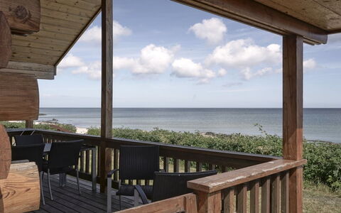 Ghita - 10M from the Sea: Hout, Dak, Architectuur, Huis, Huis, Verblijf, Siding, Hardwood, Helling, Landgoed