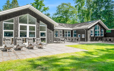 Patrice - 300M from the Sea: Hout, Huis, Veranda, Dek, Hardwood, Dak, Beits, Houten Vloer, Eco Hotel