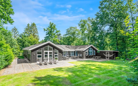 Patrice - 300M from the Sea: Hout, Huis, Veranda, Dek, Hardwood, Dak, Beits, Houten Vloer, Eco Hotel