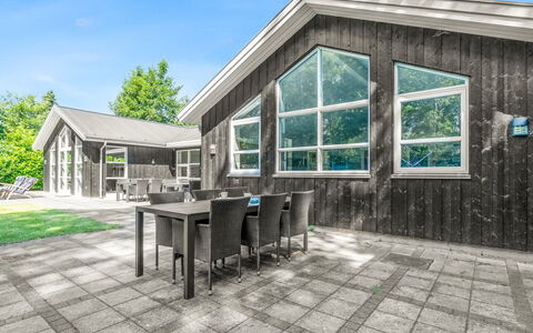 Patrice - 300M from the Sea: Hout, Huis, Veranda, Dek, Hardwood, Dak, Beits, Houten Vloer, Eco Hotel