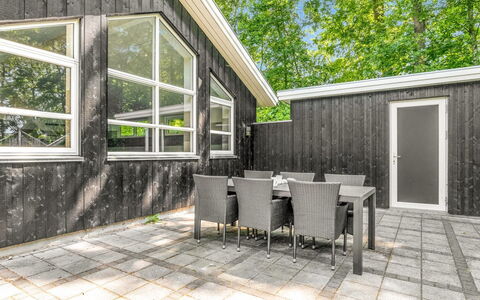 Patrice - 300M from the Sea: Hout, Huis, Veranda, Dek, Hardwood, Dak, Beits, Houten Vloer, Eco Hotel